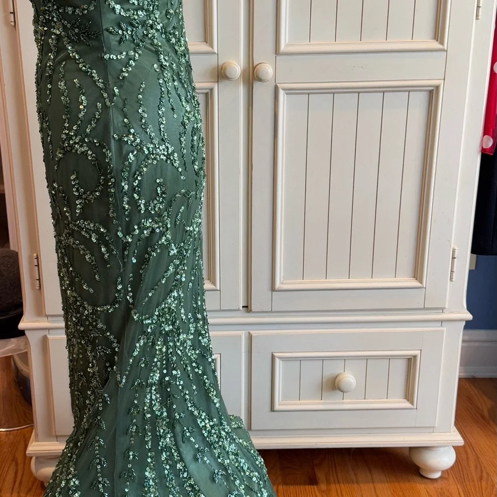Elegant Green Prom Dress - Picture 3 of 9